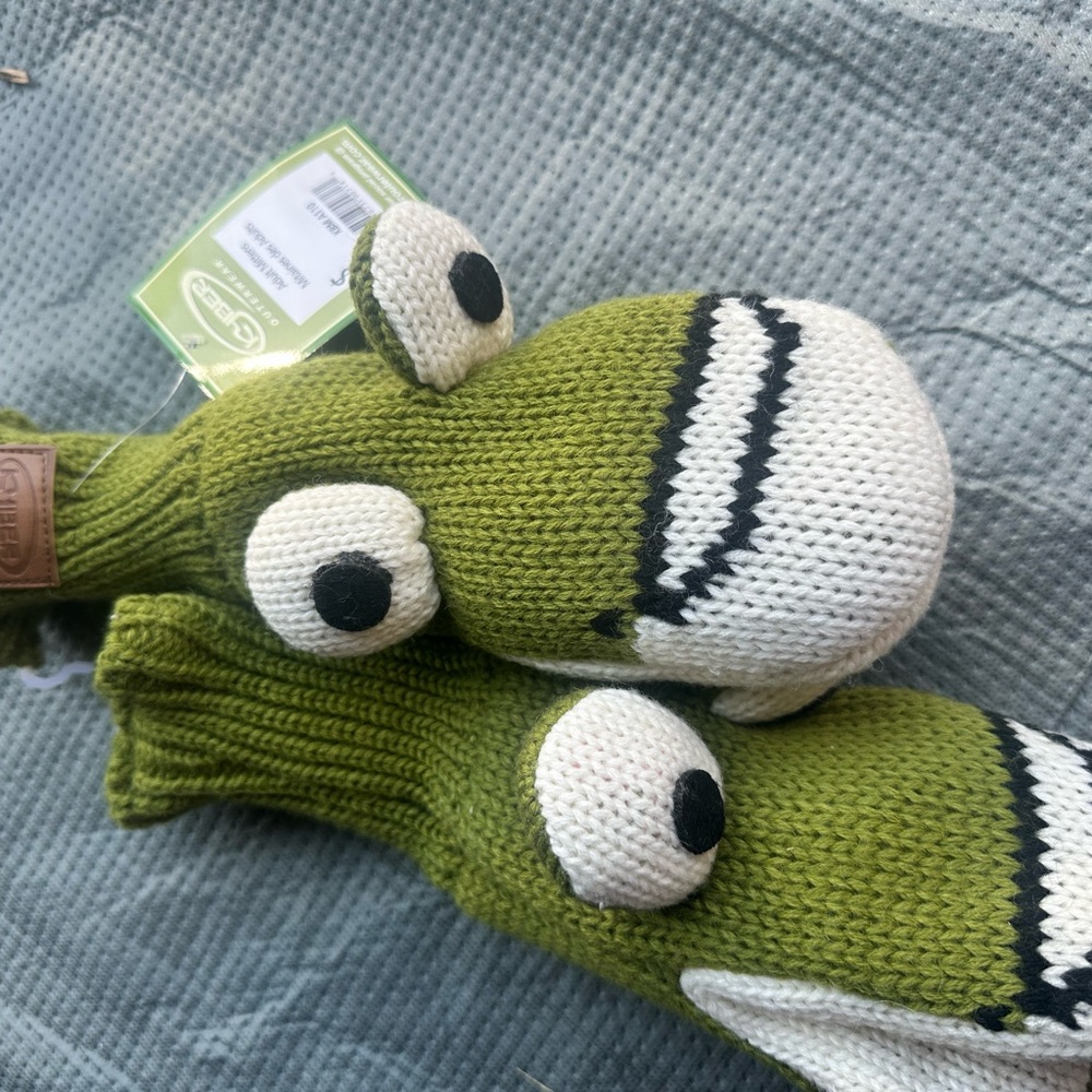 Kids' Green Dinosaur Mittens